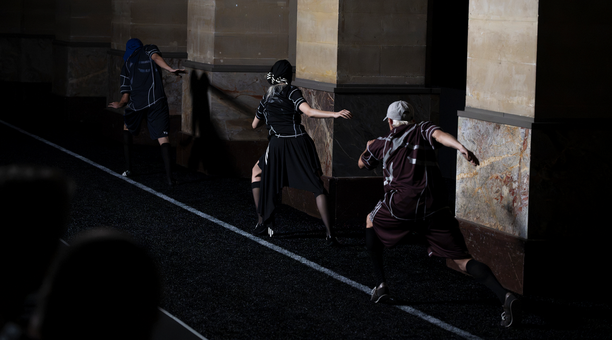 Un momento della performance di Y-3 spring-summer 2027 (courtesy Y-3)