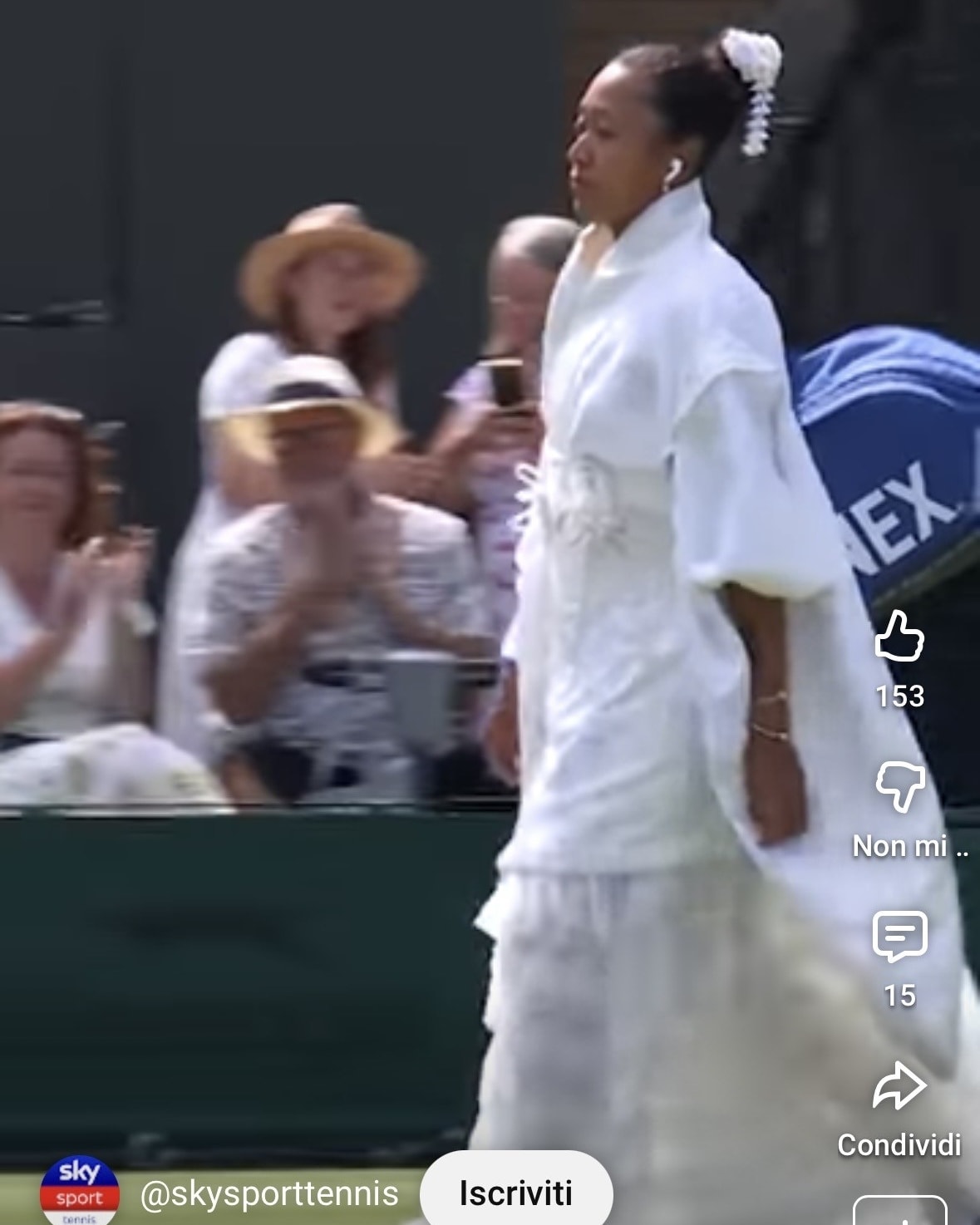 Naomi Osaka scende in campo a Wimbledon (foto Instagram @skysportennis)