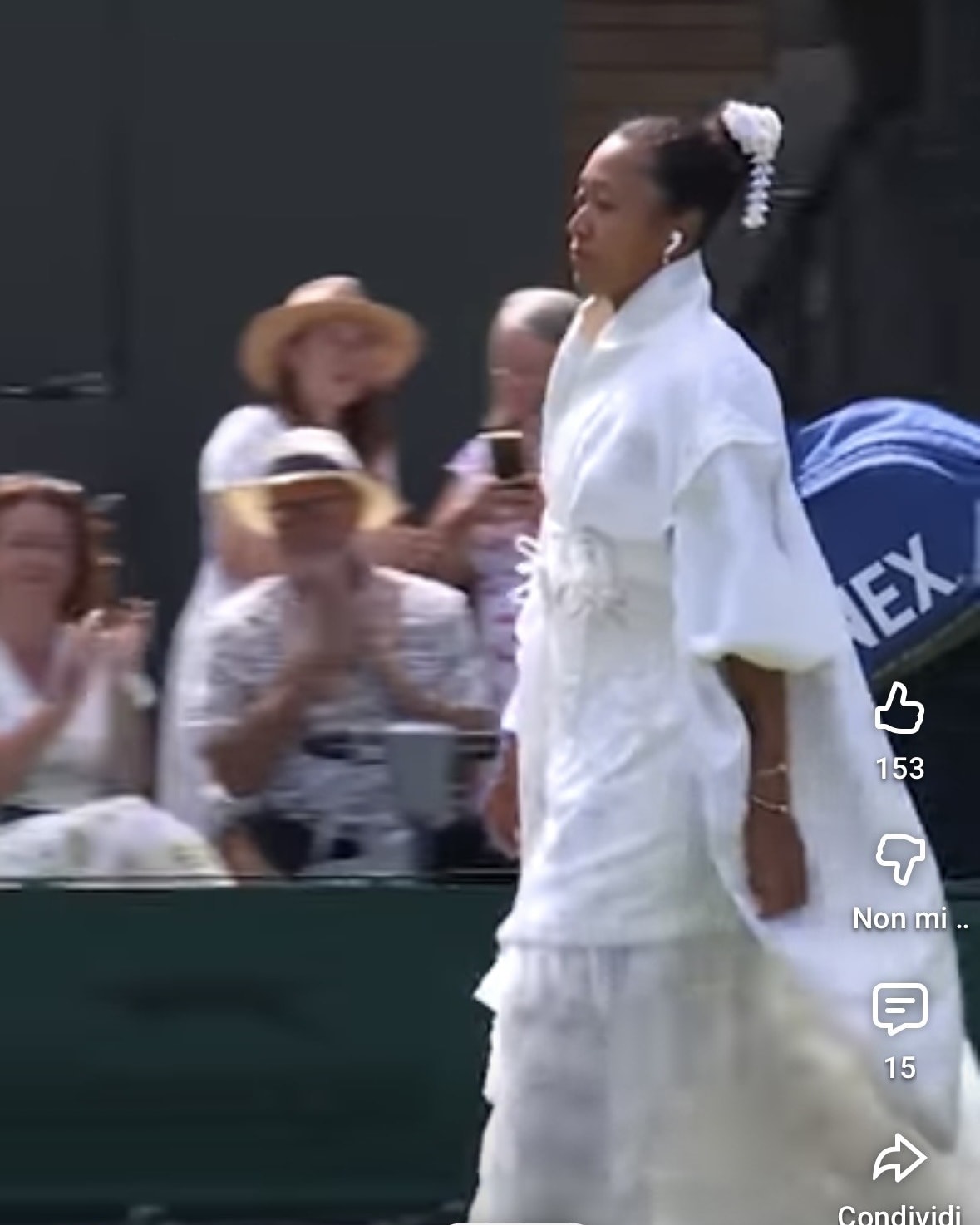 Naomi Osaka scende in campo a Wimbledon (foto Instagram @skysportennis)