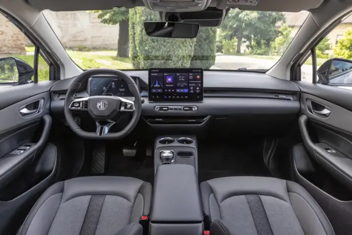 MG4 Urban, l’elettrica compatta con spazio da segmento C e prezzo da citycar
