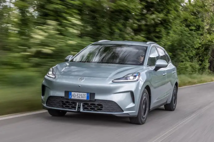 MG4 Urban, l’elettrica compatta con spazio da segmento C e prezzo da citycar