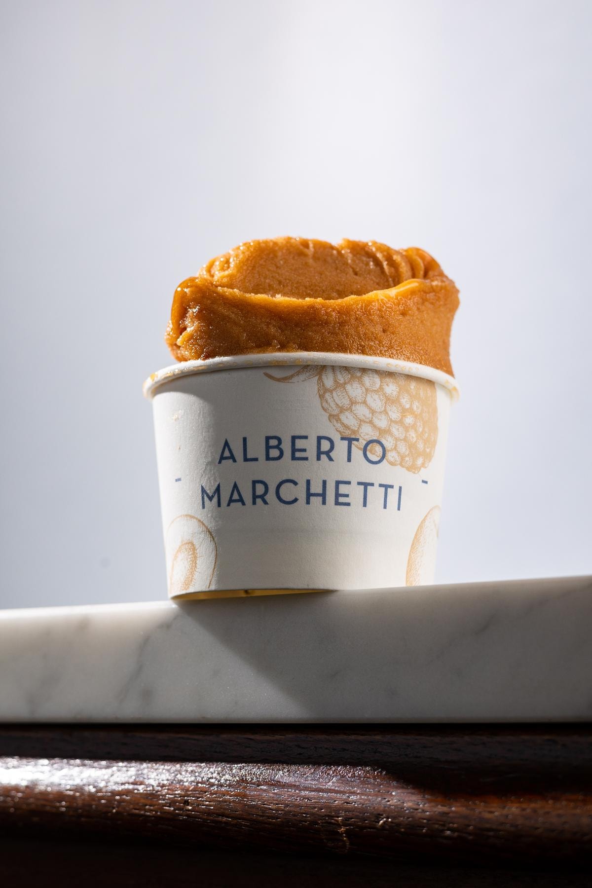 Il gelato dell’estate 2026 rompe ogni regola: c’è quello al Martini, quello al dentifricio e quello longevity