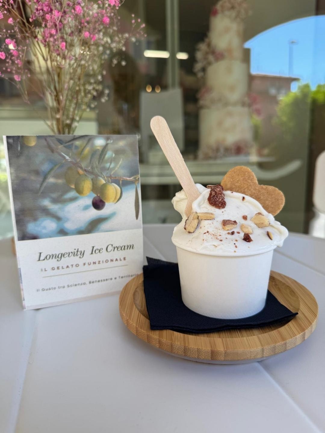Il gelato dell’estate 2026 rompe ogni regola: c’è quello al Martini, quello al dentifricio e quello longevity