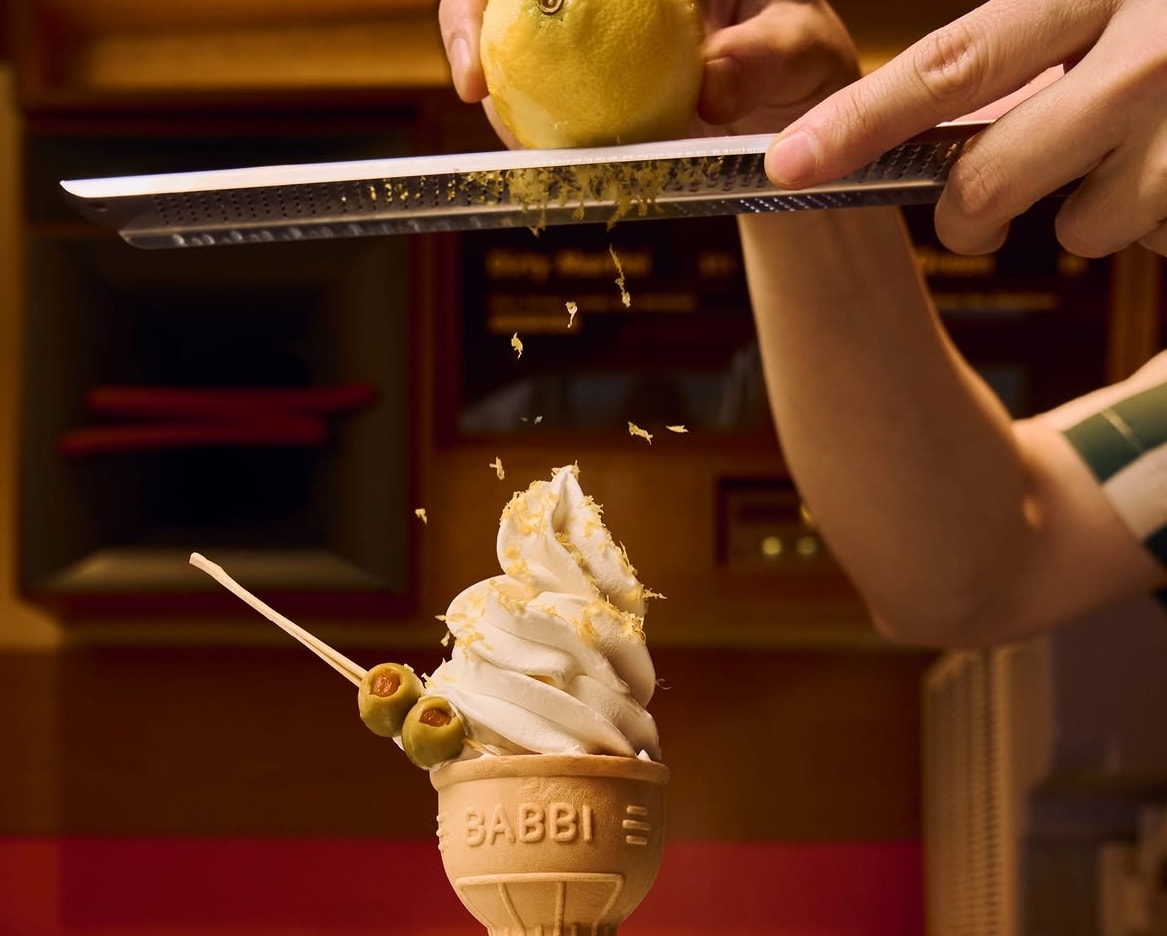Il gelato dell’estate 2026 rompe ogni regola: c’è quello al Martini, quello al dentifricio e quello longevity