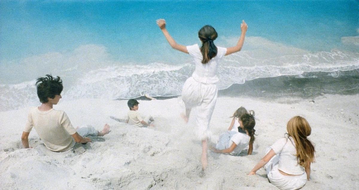 Giovanna Taviani nella scena del tuffo del film Kaos (1984).