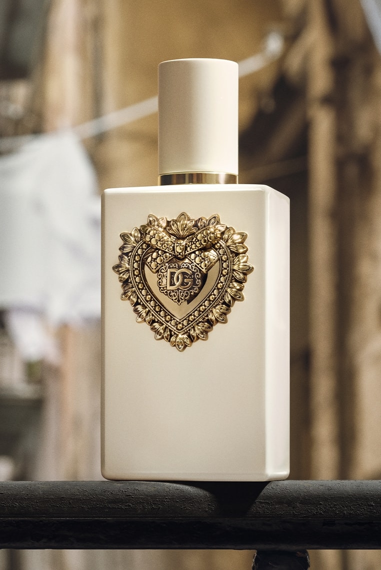 La fragranza Your devotion eau de parfum intense di Dolce&Gabbana (courtesy Dolce&Gabbana)