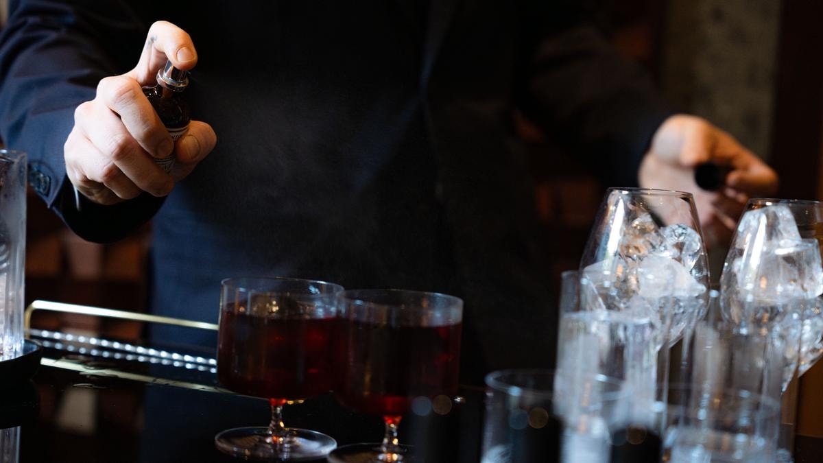 I 4 fondamentali dell’Aperitivo alla Milanese da provare al Portrait, dove la tradizione si serve al carrello 
