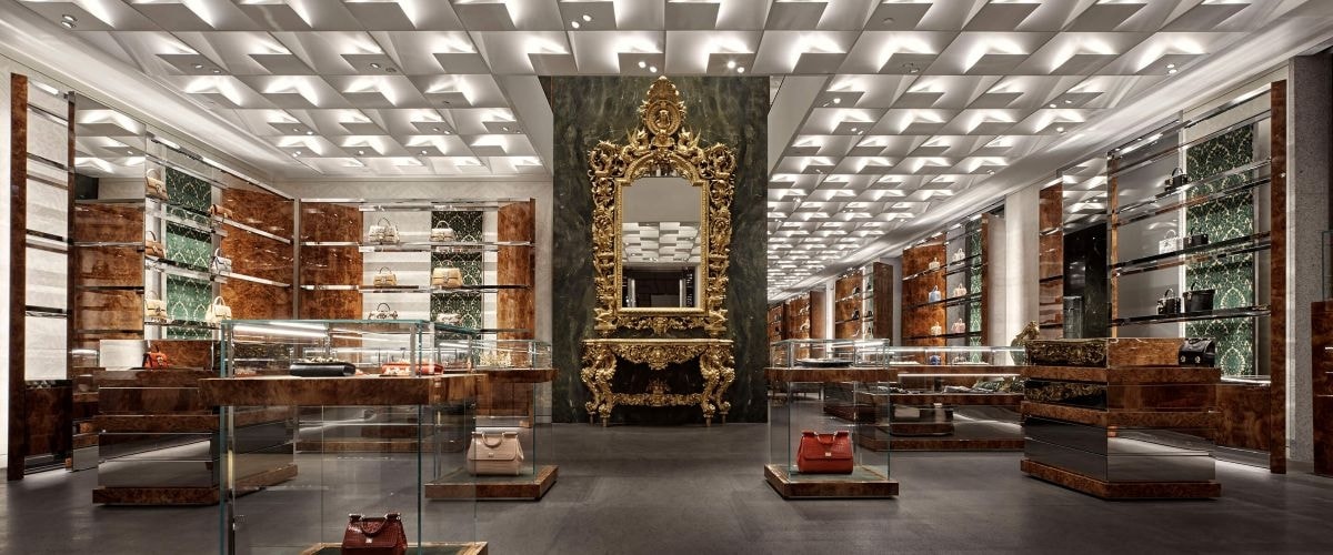 Lo store di Dolce&Gabbana in via Montenapoleone a Milano (ph official website)