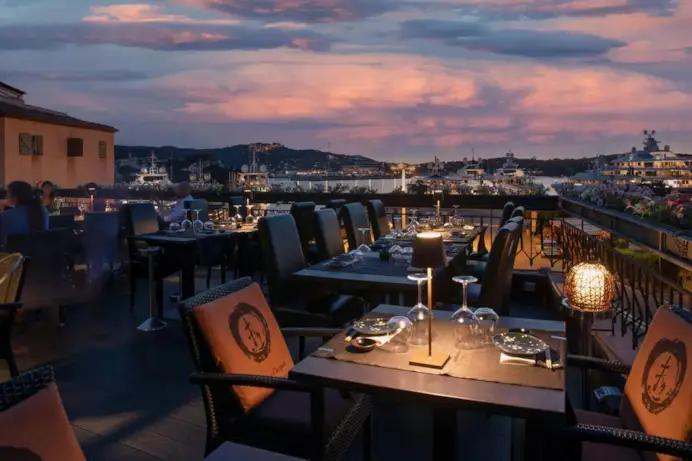 La terrazza di Finger's a Porto Cervo.