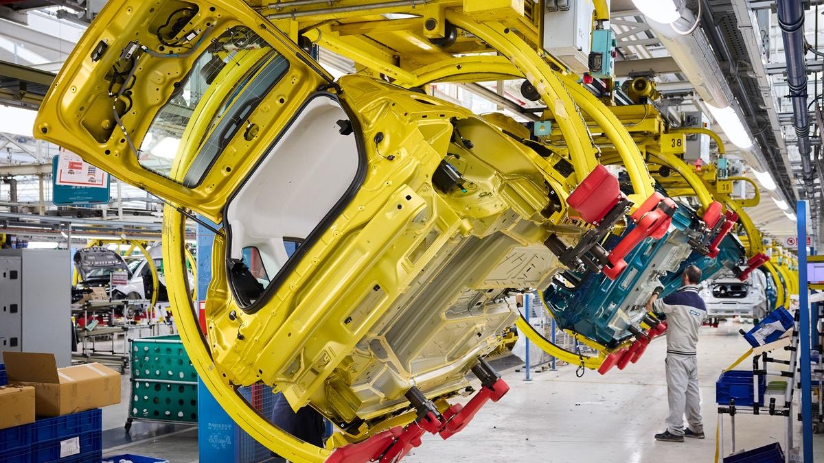 Stellantis, la produzione in Italia torna a crescere: +13,7% nel semestre. Verso i 500 mila veicoli totali nel 2026