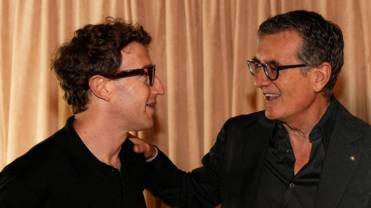 Da sinistra Mark Zuckerberg e Francesco Milleri