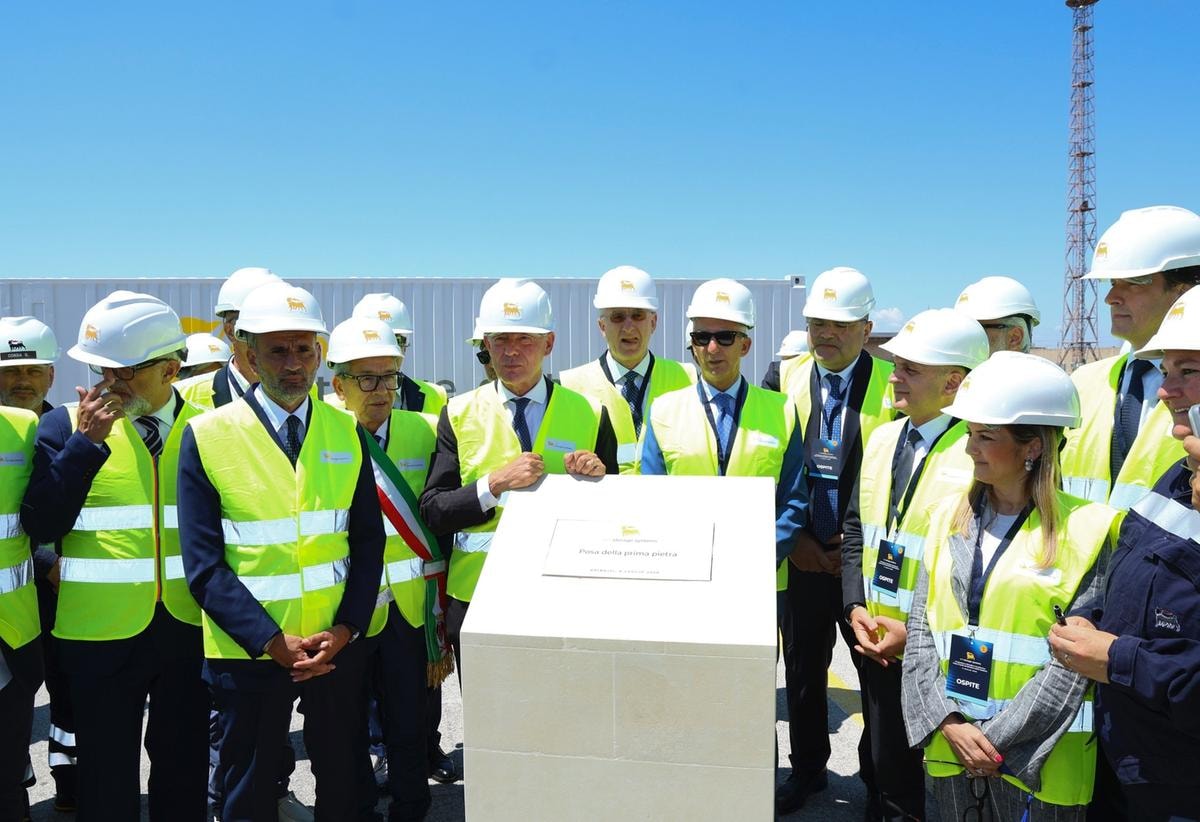 La posa della prima pietra nel cantiere della gigafactory di Eni e Fib a Brindisi