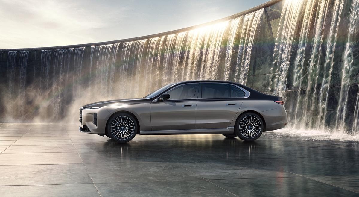Bmw Serie 7 2026 debutta con le tecnologie della Neue Klasse