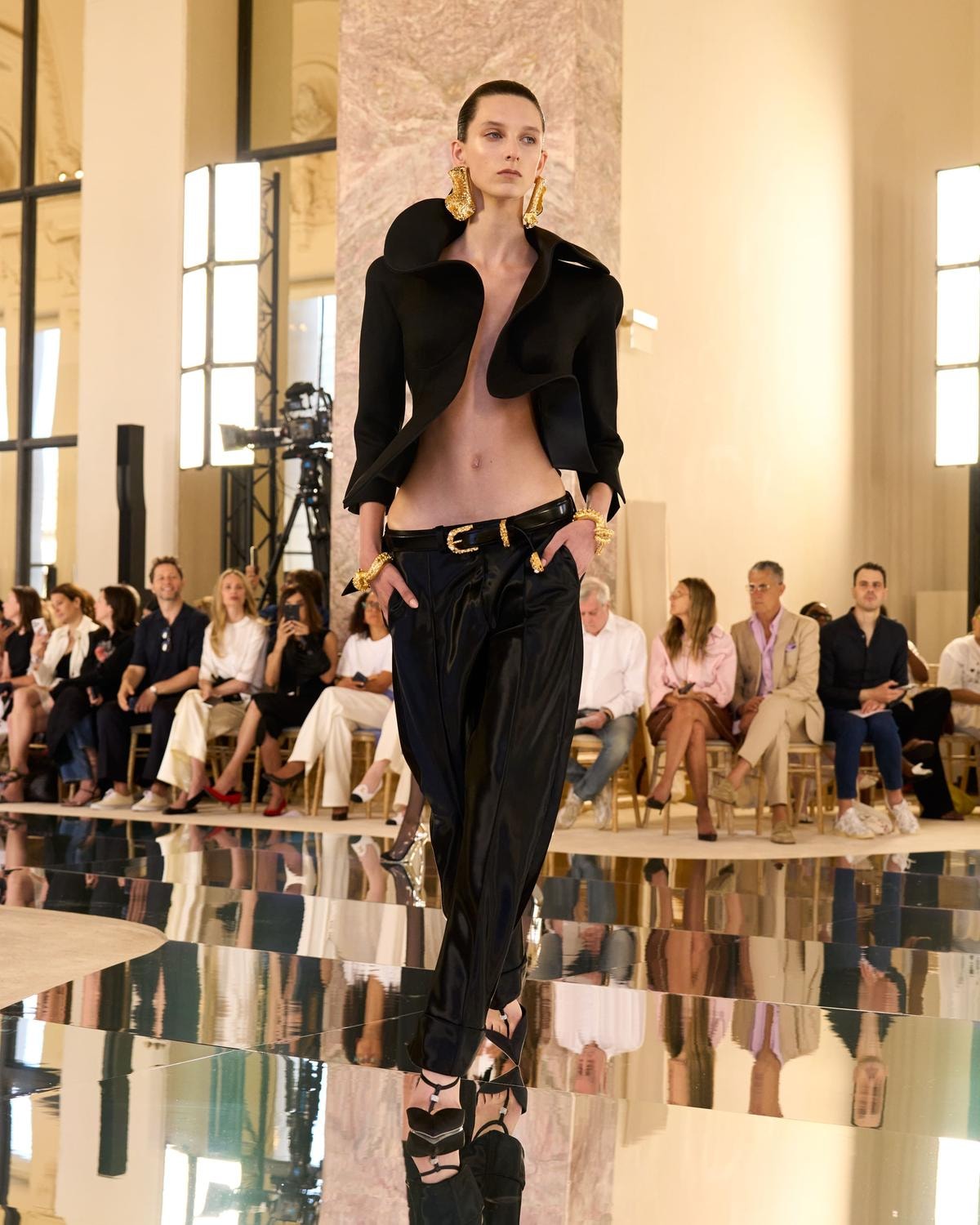 Un look Schiaparelli haute couture autunno-inverno 2026/27 (courtesy Schiaparelli)
