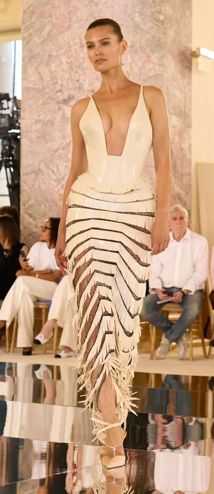 Un look Schiaparelli haute couture autunno-inverno 2026/27 (courtesy Schiaparelli)
