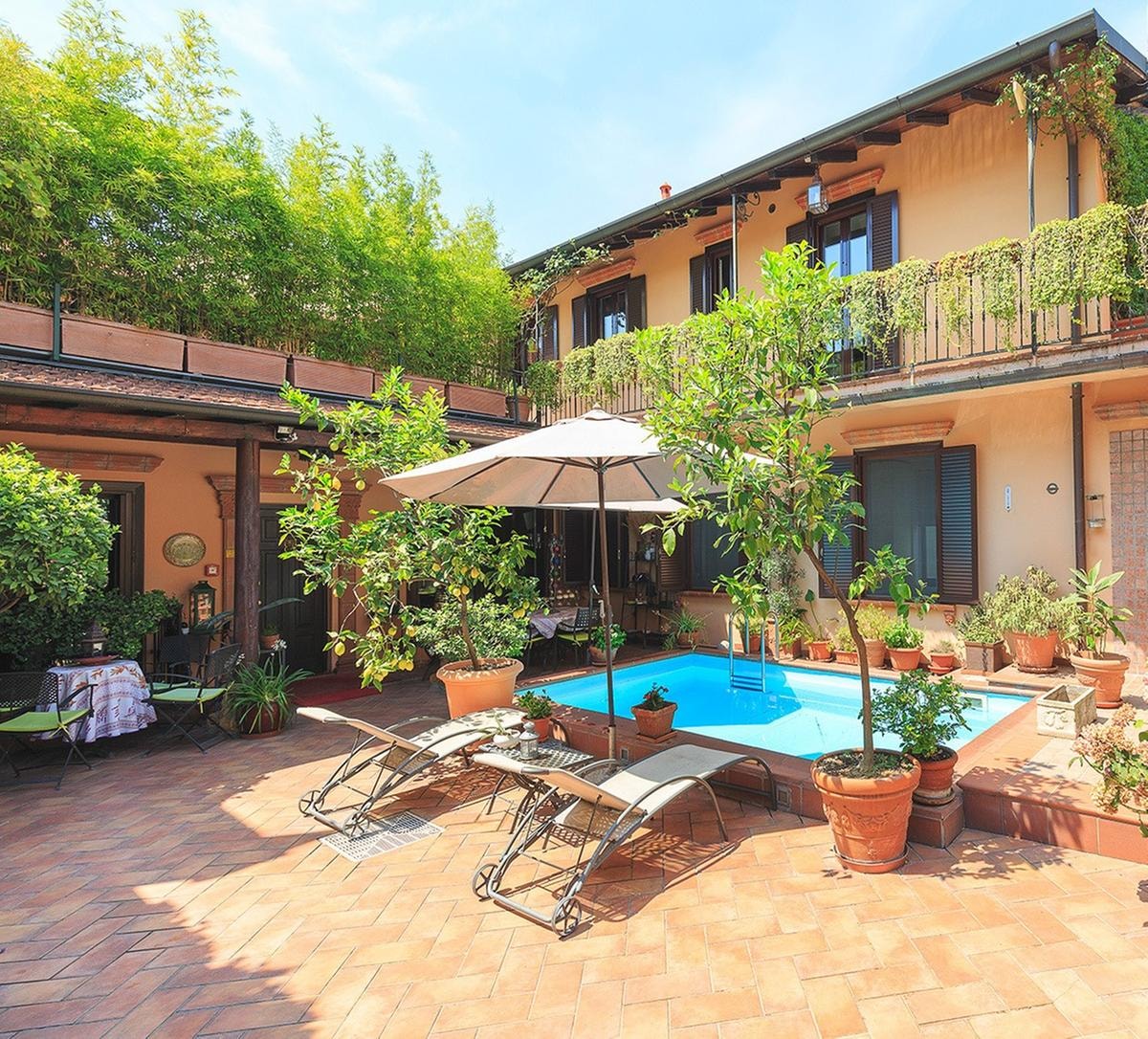 Il nuovo lusso a Milano? Una piscina privata sopra i tetti della città