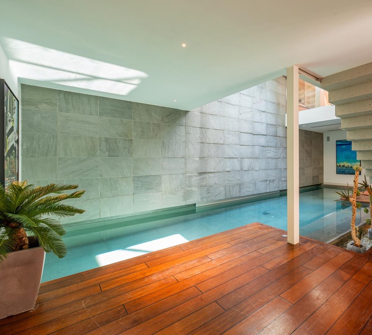 Il nuovo lusso a Milano? Una piscina privata sopra i tetti della città