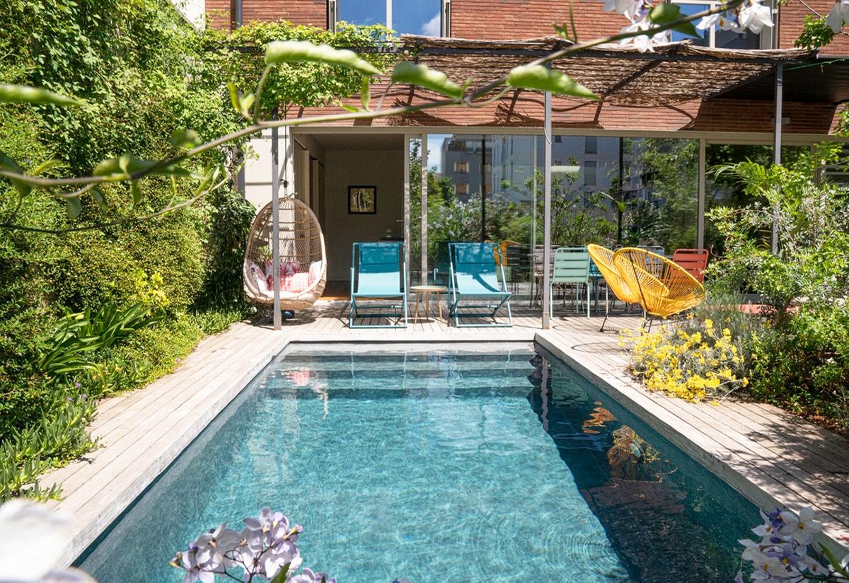 Il nuovo lusso a Milano? Una piscina privata sopra i tetti della città