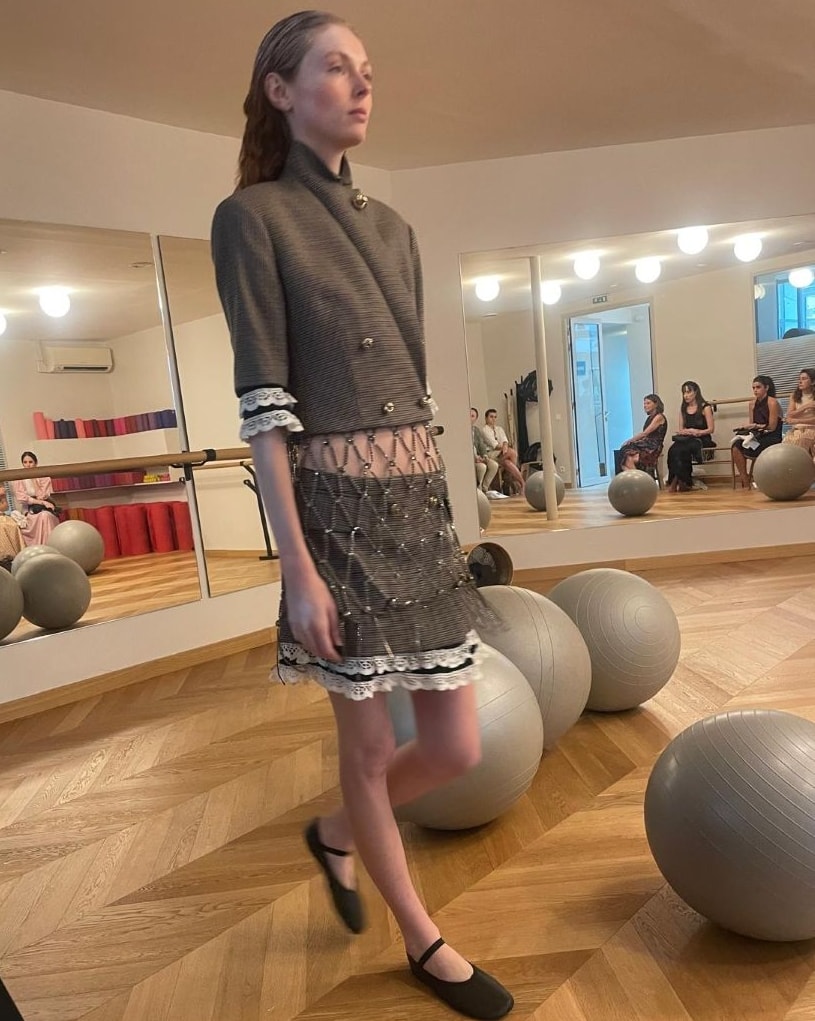Un look Julie de Libran fall-winter 2026/27 (ph Silvia Manzoni)