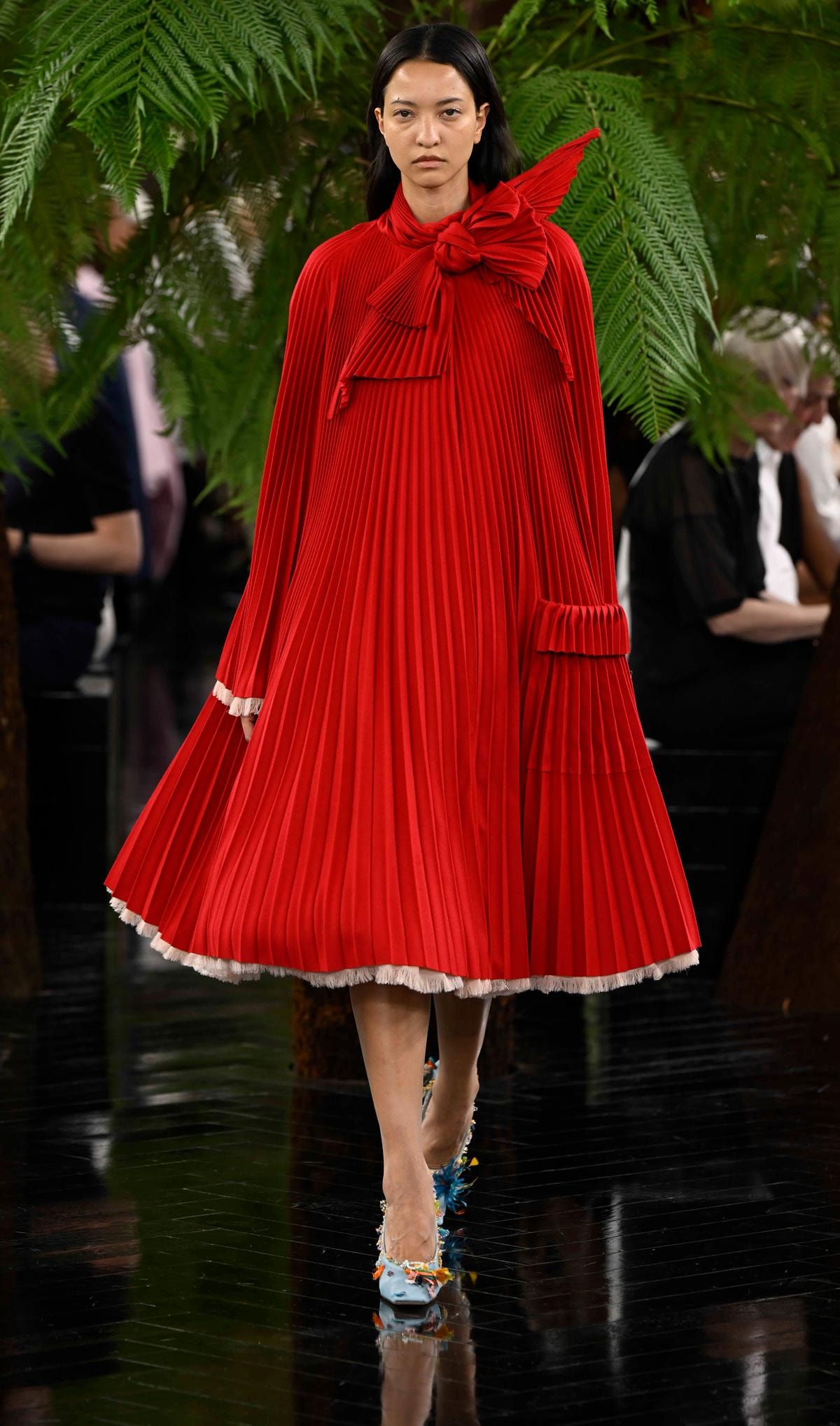 Un look Dior haute couture autunno-inverno 2026/27 (ph Francesc Ten/MFF)
