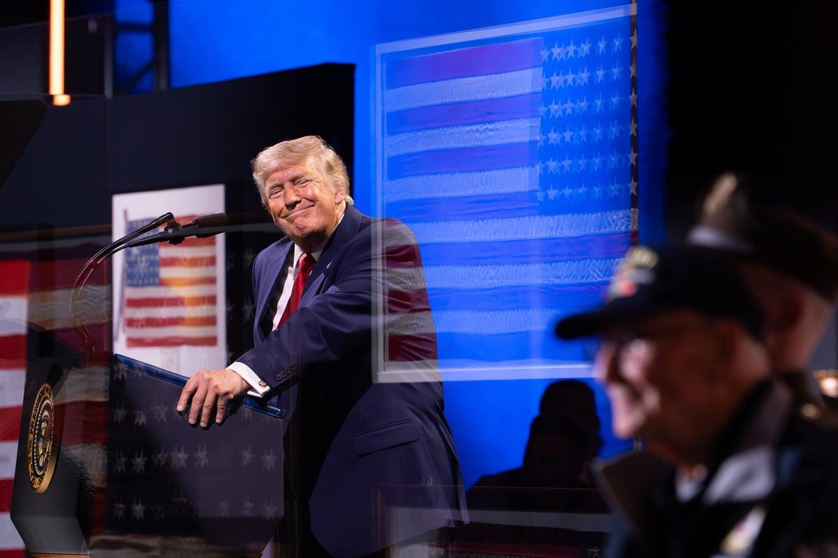 Se il conflitto d’interessi non indigna più. Un parallelismo fra Berlusconi e Trump