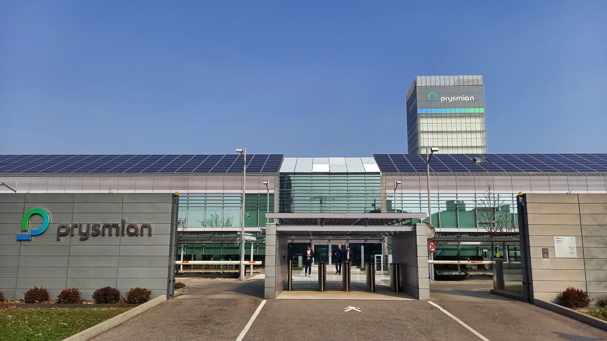 Prysmian, Jefferies e Citi vedono ancora upside dopo il +64% nel 2026: la scommessa sulla fibra per gli hyperscaler