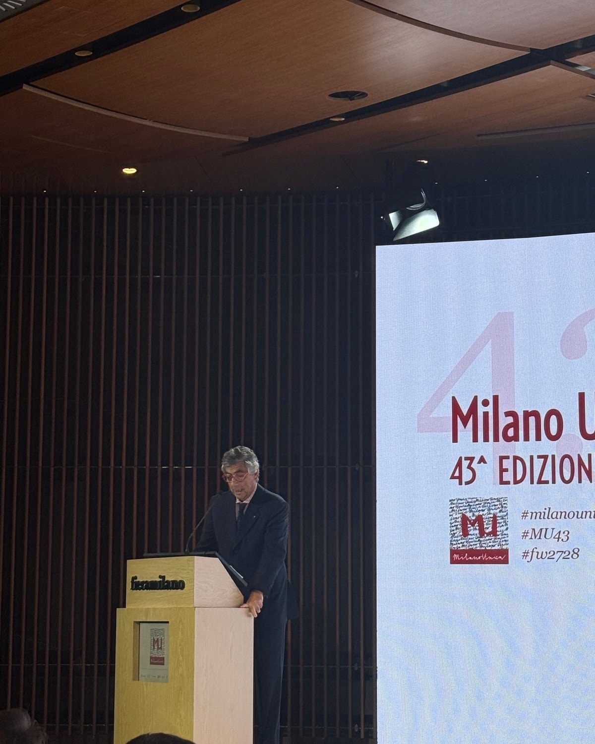 Il presidente Simone Canclini durante la conferenza stampa di apertura di Milano unica 43 (foto Alice Merli)