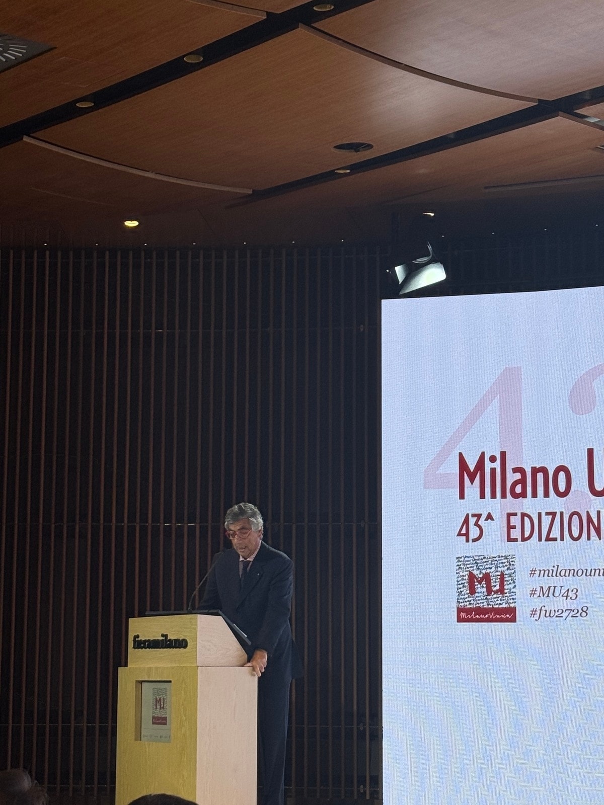 Il presidente Simone Canclini durante la conferenza stampa di apertura di Milano unica 43 (foto Alice Merli)