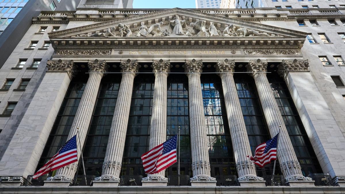 La diretta da Wall Street | Borse Usa chiudono in rosso a causa del rialzo del petrolio e del sell off sui titoli dei chip, Nasdaq -1,2%