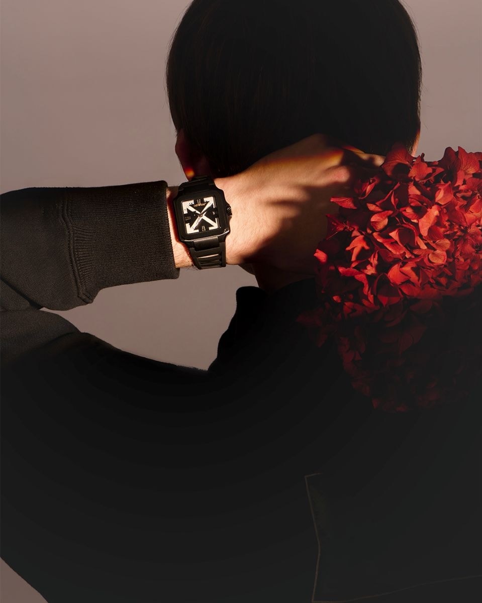 Un orologio Off-white (courtesy Off-white)