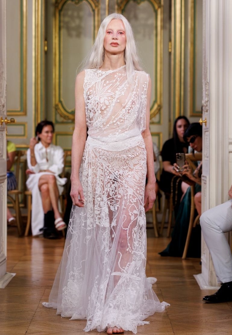 Un look Standing Ground haute couture autunno-inverno 2026/27 (courtesy Standing Ground)