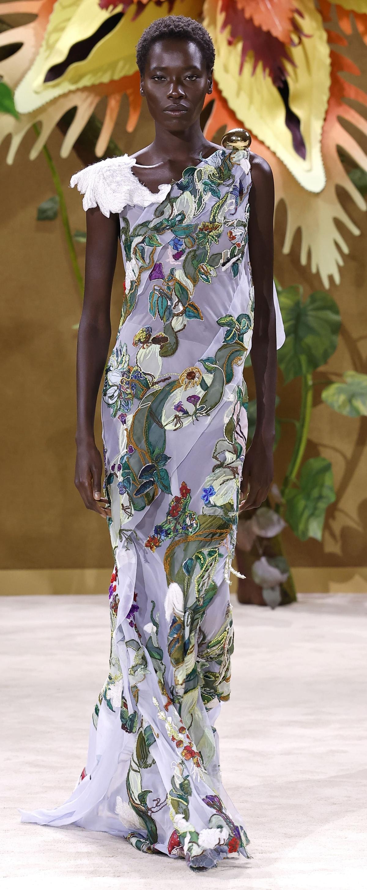 Un look Chanel haute couture fall-winter 2026/27 (ph Francesc Ten/MFF)