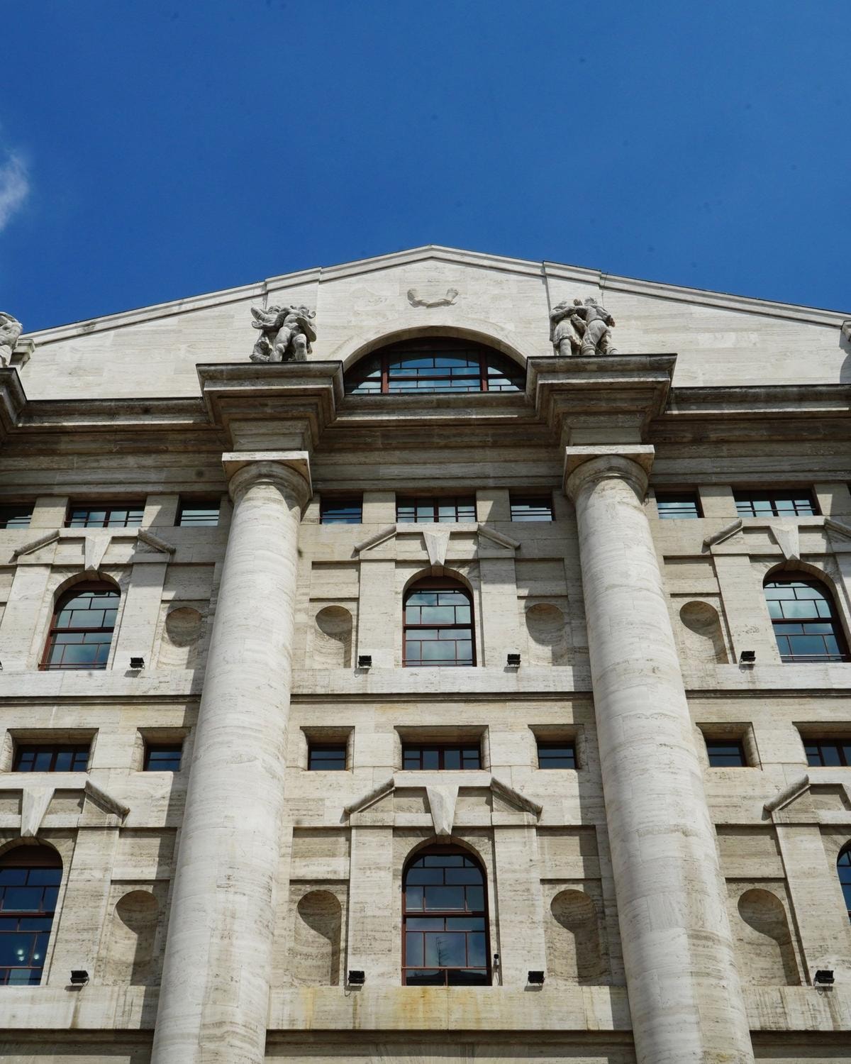 BORSA ITALIANA

PALAZZO MEZZANOTTE PIAZZA AFFARI

MERCATI FINANZIARI