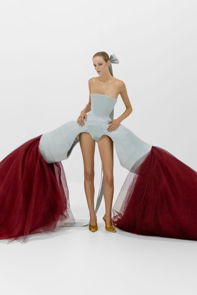 Un look Jean Paul Gaultier haute couture autunno-inverno 2026/27 (courtesy Jean Paul Gaultier)