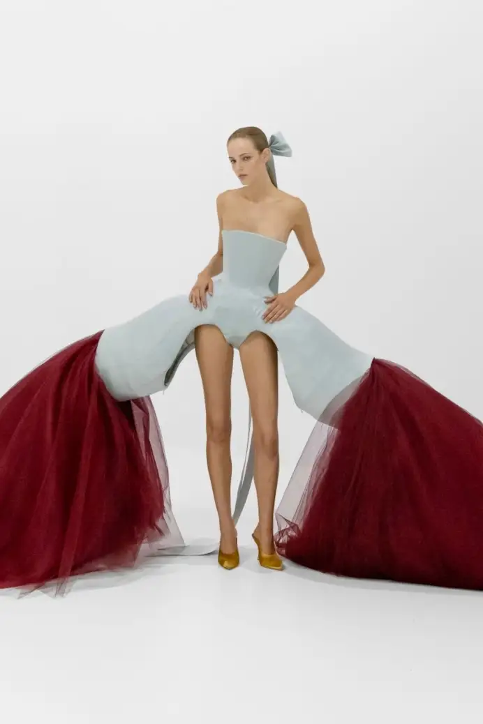 Un look Jean Paul Gaultier haute couture autunno-inverno 2026/27 (courtesy Jean Paul Gaultier)