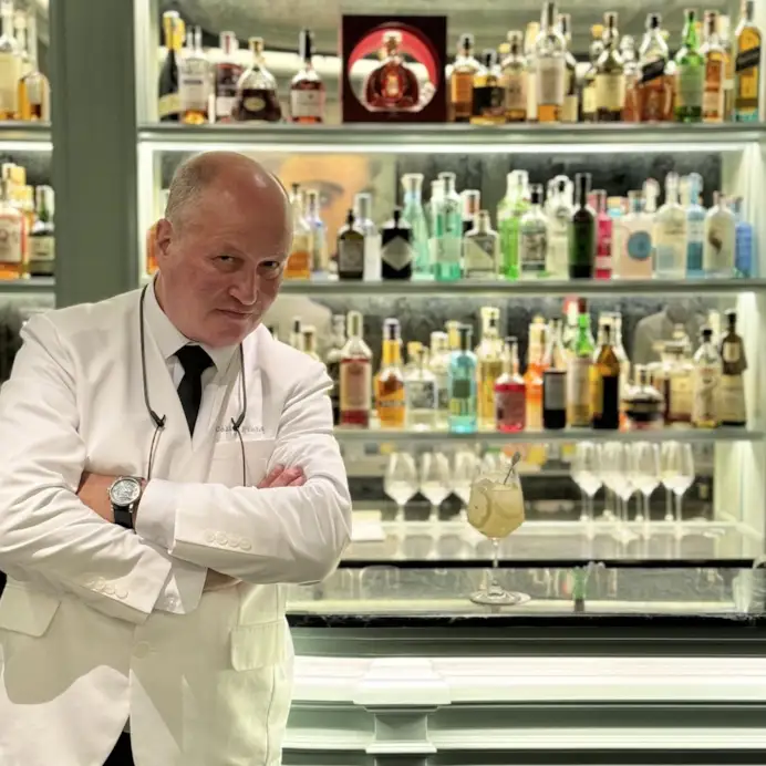 Grand Hotel Excelsior Vittoria Sorrento: storia, lusso mediterraneo e il ritorno del bartender Colin Peter Field nel 2026