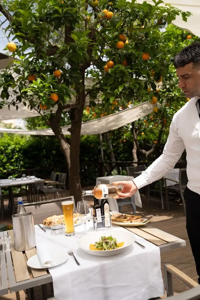 Grand Hotel Excelsior Vittoria Sorrento: storia, lusso mediterraneo e il ritorno del bartender Colin Peter Field nel 2026
