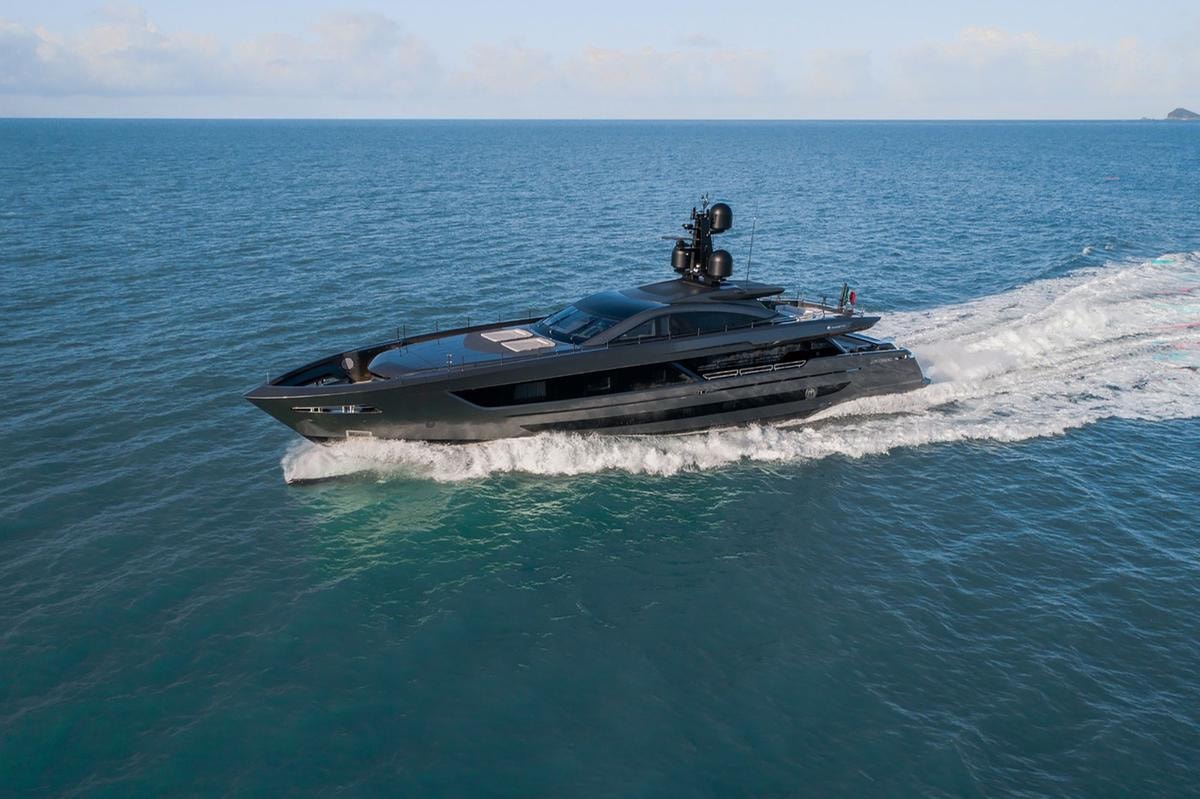 Le super car del mare: gli yacht più veloci del mondo che trasformano la navigazione in adrenalina pura