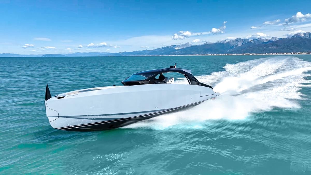 Le super car del mare: gli yacht più veloci del mondo che trasformano la navigazione in adrenalina pura