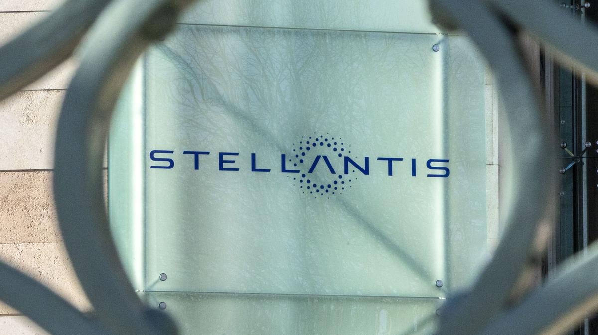 Stellantis tocca un nuovo minimo storico a Piazza Affari. Timori sul downgrade del rating a livello spazzatura