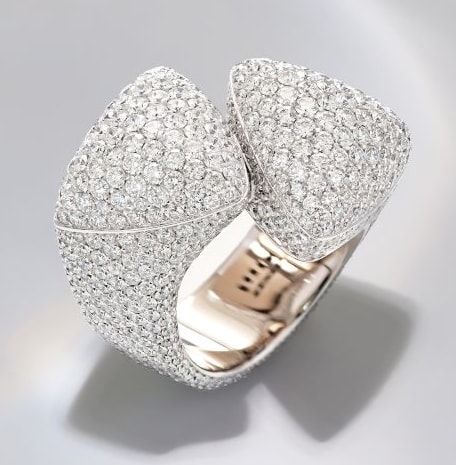Anello della collezione Freccia di Vhernier (courtesy Vhernier)