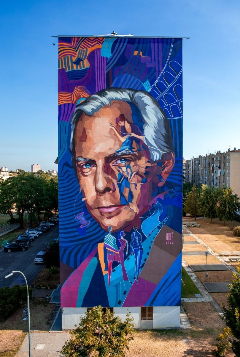 Il murale Tributo a Giorgio Armani, opera del pittore e urban artist Kotè (courtesy ArteViva Ets)