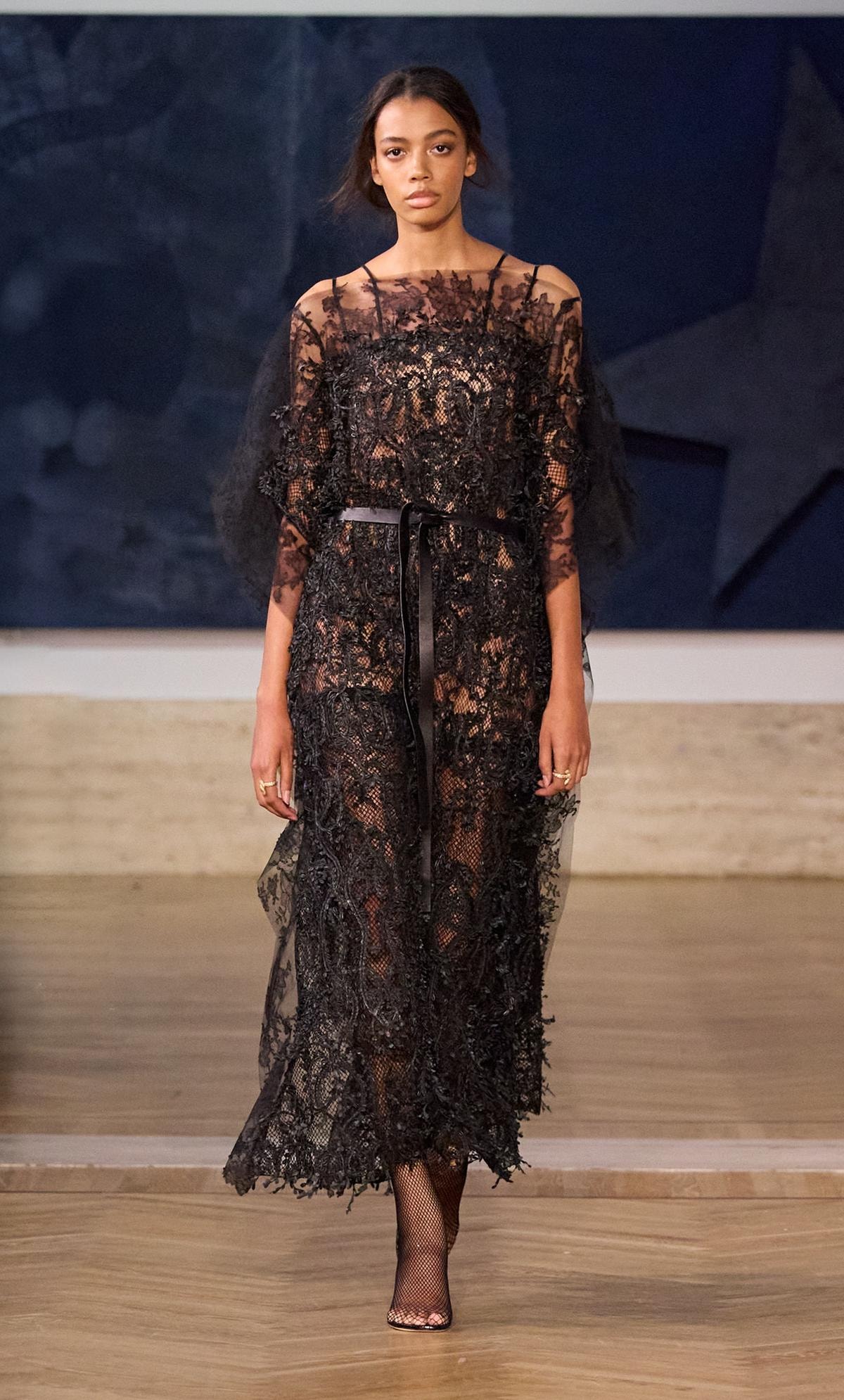 Un look della sfilata haute couture fall-winter 2026/27 (courtesy Fendi)