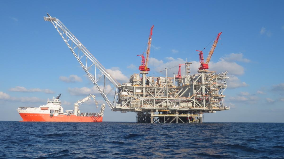 Aerei, l’Europa ha meno di 30 giorni di scorte di carburante: caccia a nuovi fornitori per superare il blocco di Hormuz