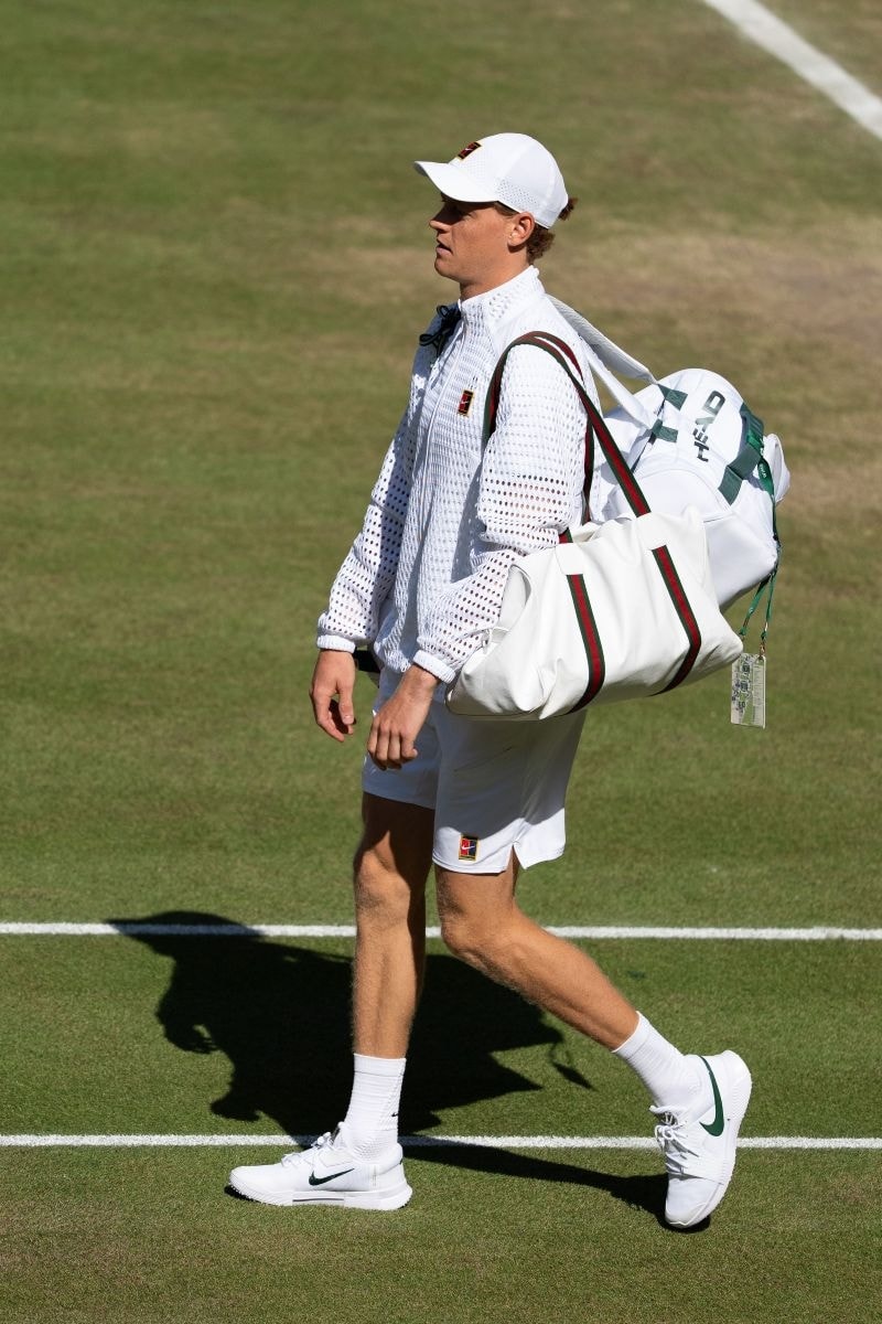 Jannik Sinner scende in campo alla finale di Wimbledon con un borsone Gucci (ph Antoine Couvercell, courtesy Gucci)