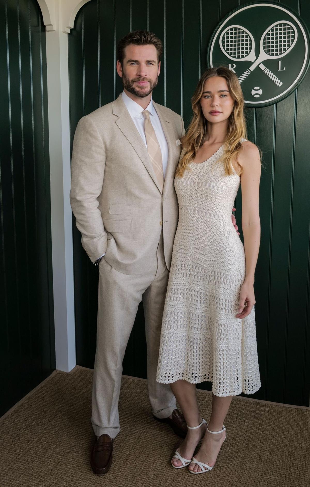 Liam Hemsworth e Gabriella Brooks, entrambi vestiti Ralph Lauren. Photo by Darren Gerrish/WireImage for Ralph Lauren