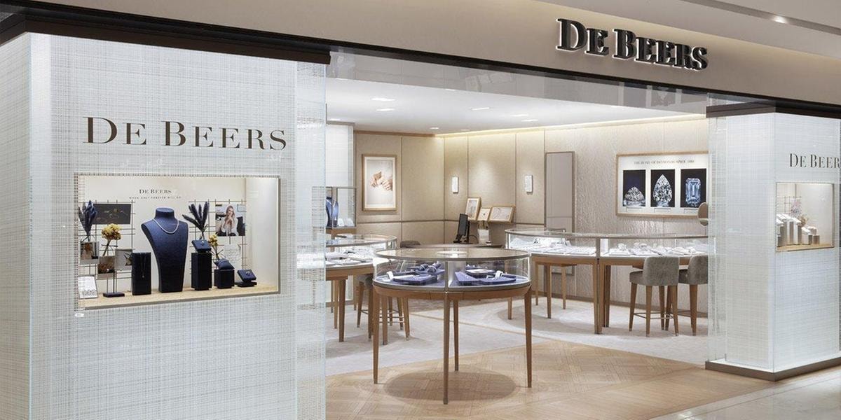 Uno store De beers a Parigi nel grande magazzino Printemps (ph official website)