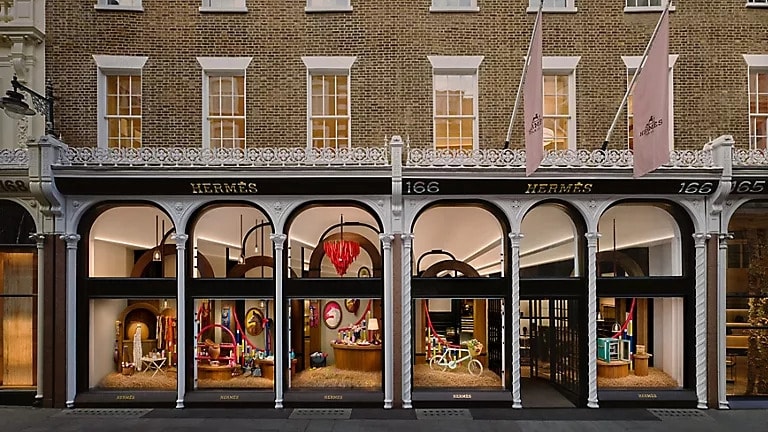 Le pagelle di Berenberg al luxury retail. Hermès resta punto di riferimento, Dior convince meno 