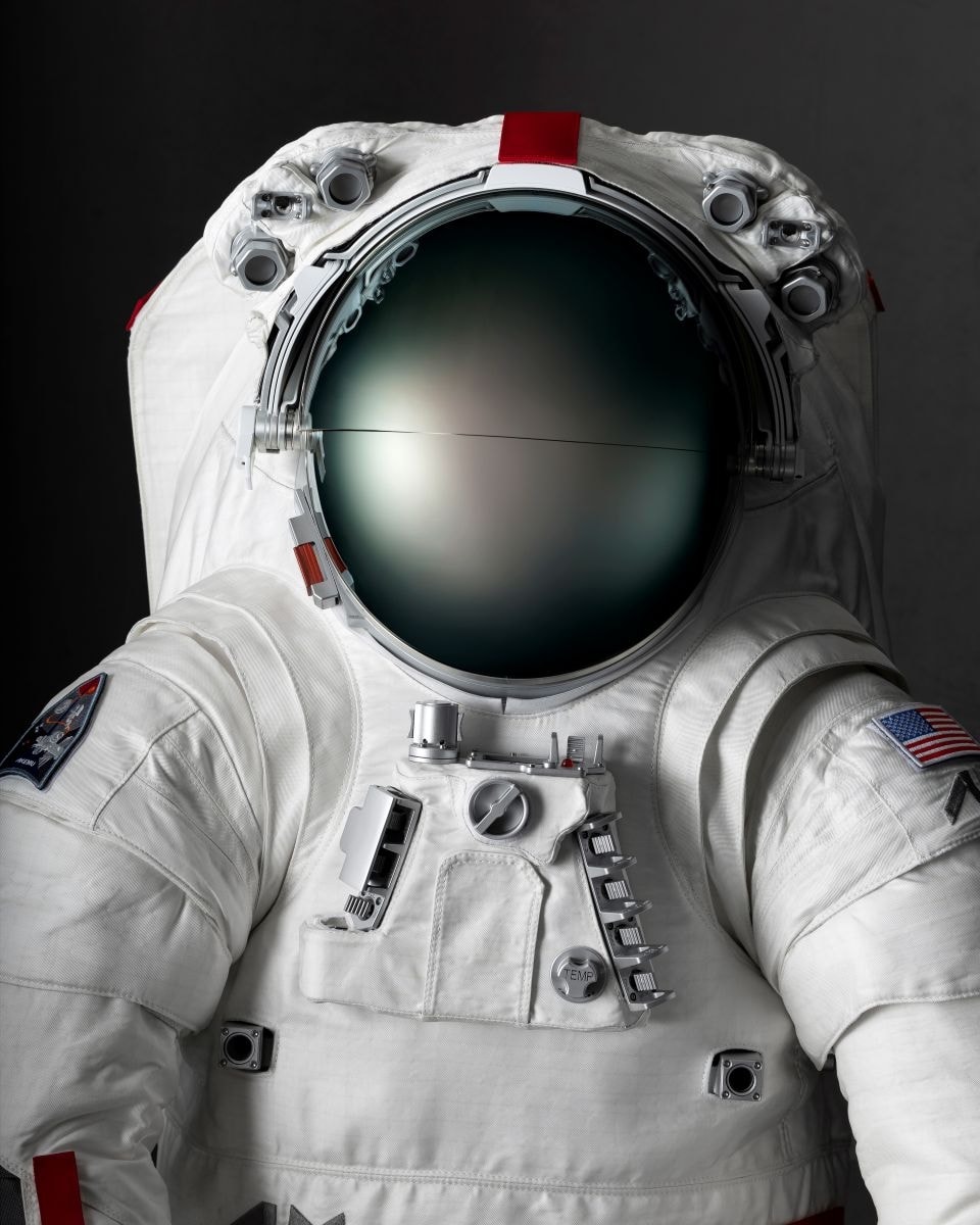 Una foto della spacesuit di Axiom Space per Prada (courtesy Prada group)