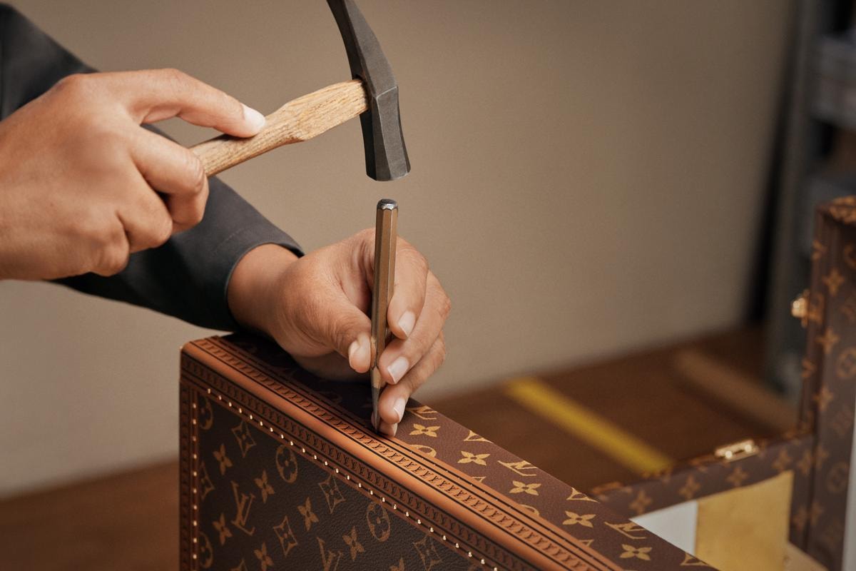 Bleus fuori dai Mondiali di calcio, ma la Francia conquista il trofeo Fifa World Cup 2026 con Louis Vuitton